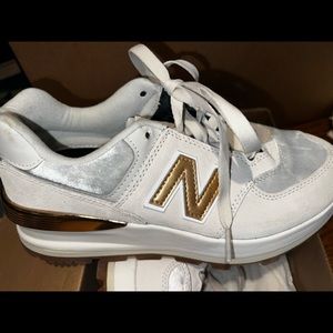 New balance classic low top sneakers  in a size 7 new no flaws-Box upon request